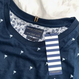 Denim & Flower Men’s medium blue tshirt